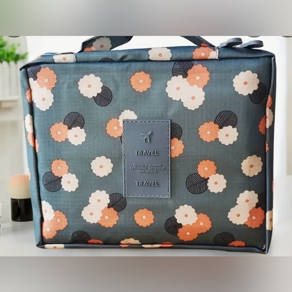 New Waterproof Blue Floral Print Travel Makeup Case and Cosmetic Organizer - Picture 1 of 4